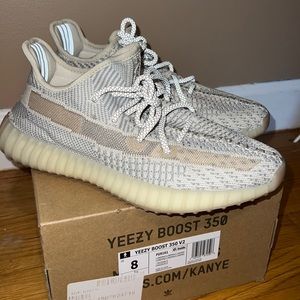 Yeezy 350 V2 Lundmark Sneakers